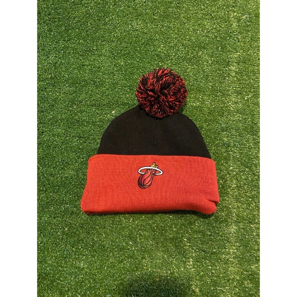 Miami Heat cuffed winter stocking hat pom NWOT NBA basketball retro